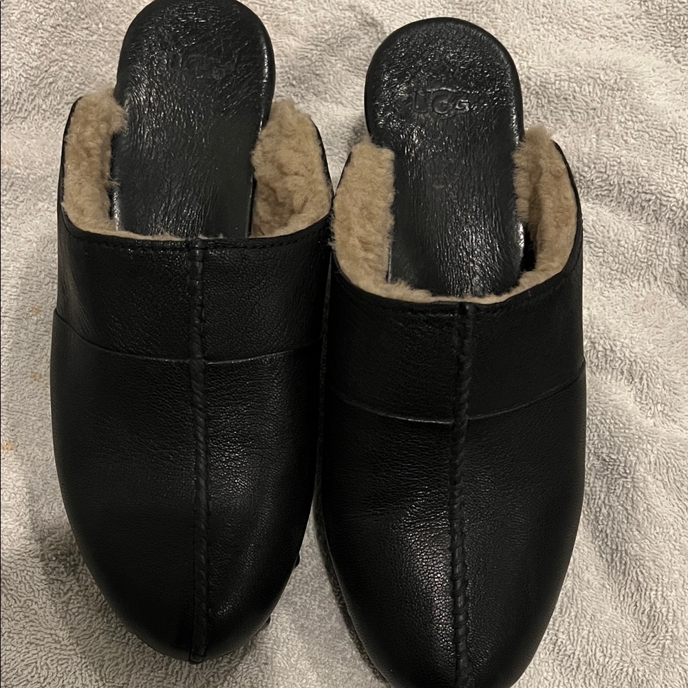 UGG Black Leather clogs with Shearling Lining